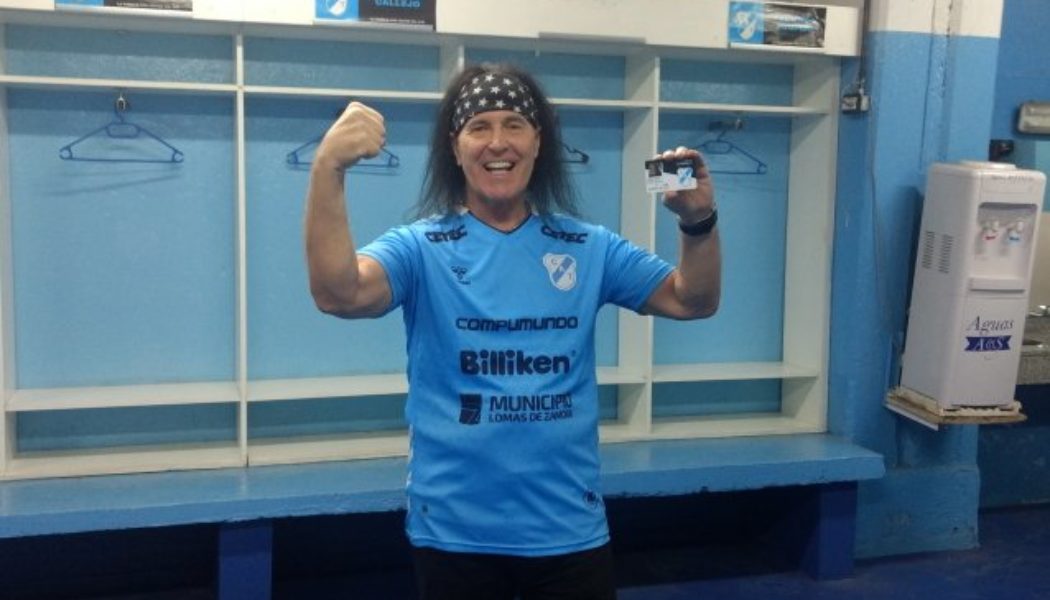 Original AC/DC Singer DAVE EVANS Receives Honorary Lifetime Membership From Argentina’s CLUB ATLÉTICO TEMPERLEY