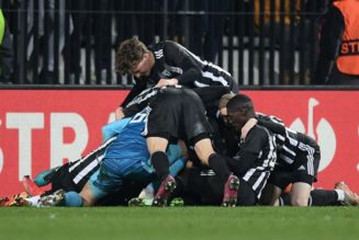 Tottenham suffer Mura humiliation