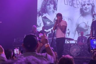 ANTHONY KIEDIS And DEXTER HOLLAND Were Surprise Guest Performers At Last Night’s ‘Above Ground’ Benefit Concert