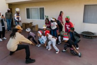 D Smoke Provides Gifts & Caroling to L.A. Foster Youth Ahead of War & Wonders Tour: ‘It Was Magical’