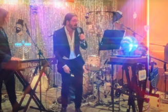 Dave Grohl and Greg Kurstin Cover Barry Manilow for Third Night of ‘Hanukkah Sessions’