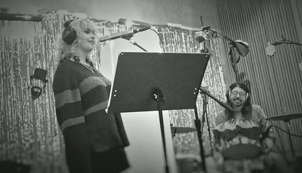 Dave Grohl Joined by Daughter Violet Grohl for Cover of Amy Winehouse’s “Take the Box”: Watch