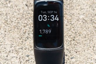 Fitbit’s latest models are getting big discounts today