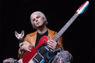 JOHN 5 Says EDDIE VAN HALEN’s Tech Tuned His Guitar ‘A Little Out Of Tune Because He Would Press Down So Hard’