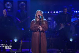 Kelly Clarkson Kicks ‘the Door Open’ With Soulful Silk Sonic Cover: Watch