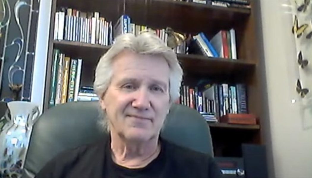 RIK EMMETT Says Upcoming Memoir Will Tell More Of His Side Of The Story Of What Happened With TRIUMPH