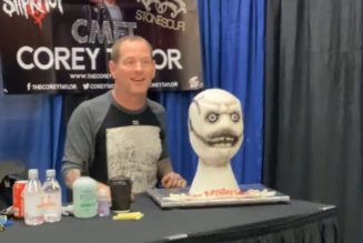 SLIPKNOT’s COREY TAYLOR Surprised With Ultimate Cake For 48th Birthday