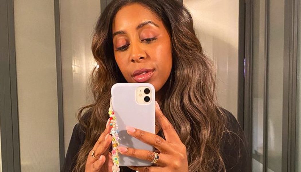 This Is the One Hair Trick That’ll Hold Your Waves All Night