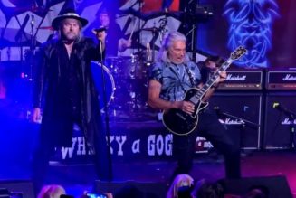 Watch GEORGE LYNCH Rejoin DOKKEN On Stage At Legendary Whisky A Go Go