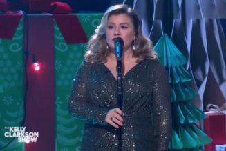 Watch Kelly Clarkson Send a Holiday Kiss-Off With ‘Merry Christmas Baby’