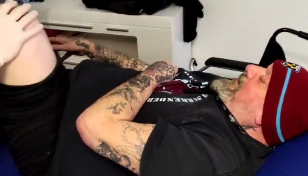 Watch New Video Of Ex-IRON MAIDEN Singer PAUL DI’ANNO Receiving Lymphatic Drainage Massage Treatments