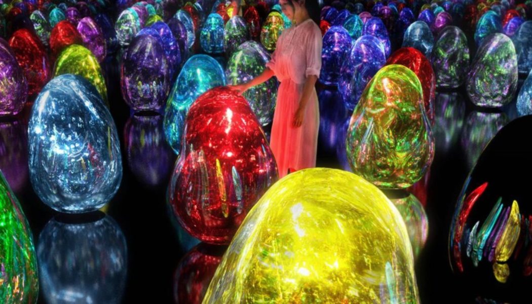 Watch teamLab’s “Resonating Microcosms of Life – Solidified Light Color”