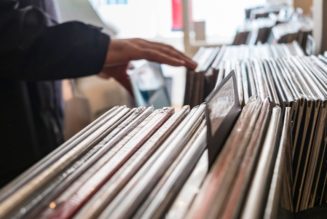Weekly U.S. Vinyl Album Sales Break Modern-Era Record, Fueled by Holiday Shopping