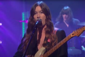 Wet Leg Make US TV Debut by Performing “Chaise Longue” on Seth Meyers: Watch