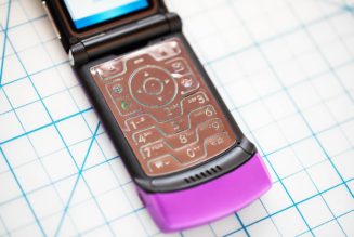 You must never press the original Razr’s forbidden internet button