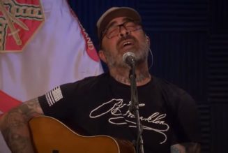 AARON LEWIS Celebrates ‘Frayed At Both Ends’ Album Release With Performance At Kentucky’s Fort Campbell (Video)