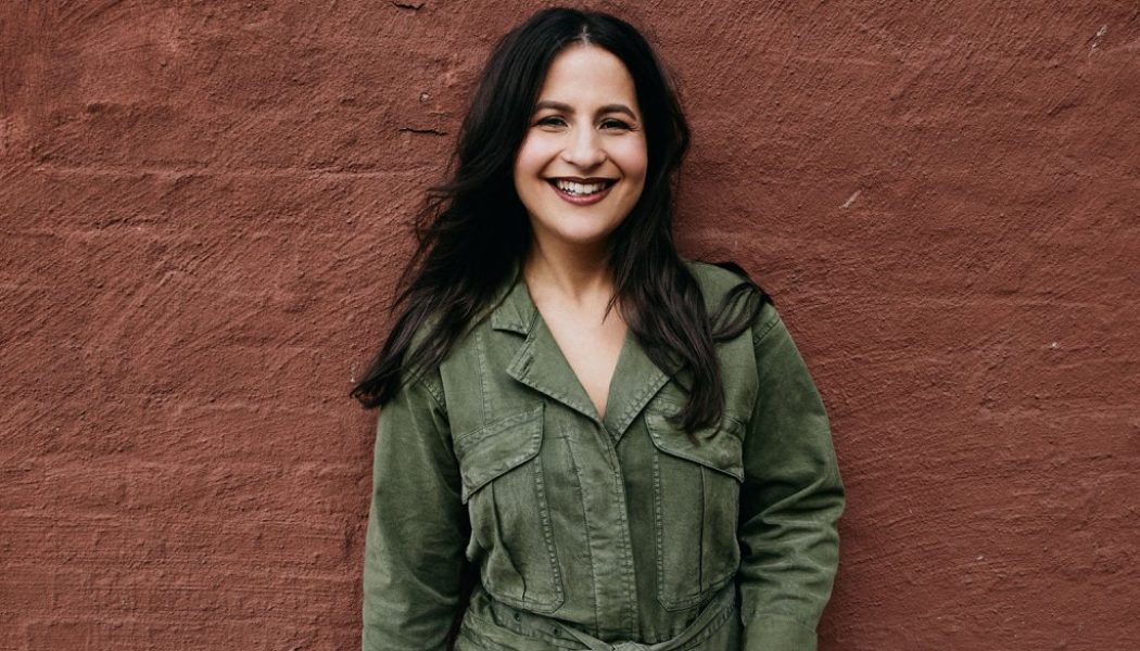 Atlantic Records Signs Shaina Taub: Exclusive