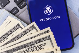 Crypto.com users report suspicious wallet activity, exchange pauses withdrawals
