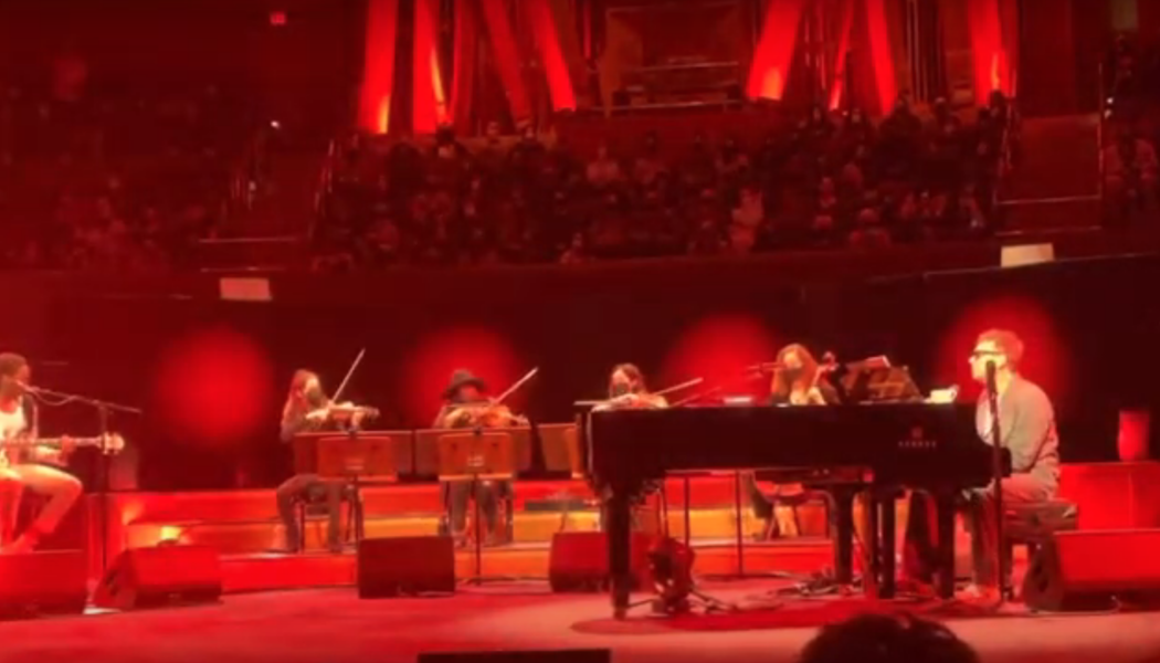 Damon Albarn Addresses Taylor Swift Comments at Career-Spanning Intimate L.A. Show