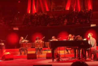 Damon Albarn Addresses Taylor Swift Comments at Career-Spanning Intimate L.A. Show