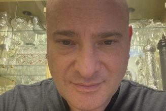 DISTURBED’s DAVID DRAIMAN Condemns Comparisons Of COVID-19 Mandates And Holocaust