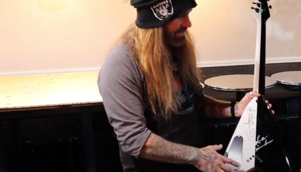 Ex-MACHINE HEAD Guitarist PHIL DEMMEL: How I Got MICHAEL And RUDOLF SCHENKER To Sign My Guitar