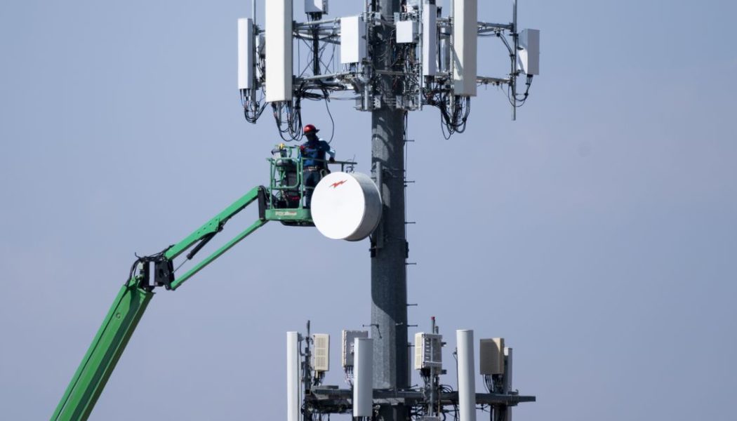 FAA lists 50 airports that will have 5G buffer zones ahead of C-band expansion