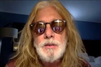 JOHN CORABI: ‘I Learned A Very Hard, Valuable Lesson When I Was In MÖTLEY CRÜE’