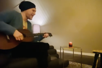 Josh Klinghoffer Pays Tribute to Betty White With Golden Girls Theme Song Cover