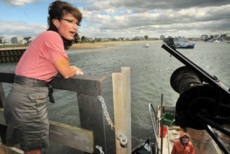 Karen KhroniKles: Sarah Palin Caught Raw Dogging Air In NYC After Positive COVID Test