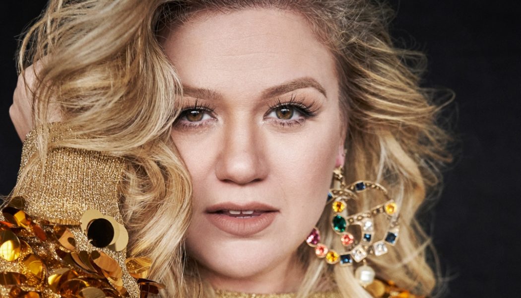 Kelly Clarkson Is an ‘Angel of the Morning’ While Covering The Pretenders Hit