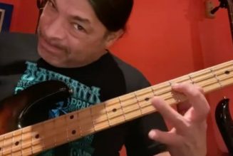METALLICA’s ROBERT TRUJILLO Shares New Video Of Him Jamming At Home