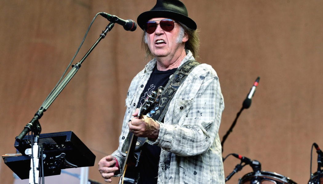 Neil Young on Joe Rogan, Spotify Spat: ‘I Support Free Speech’