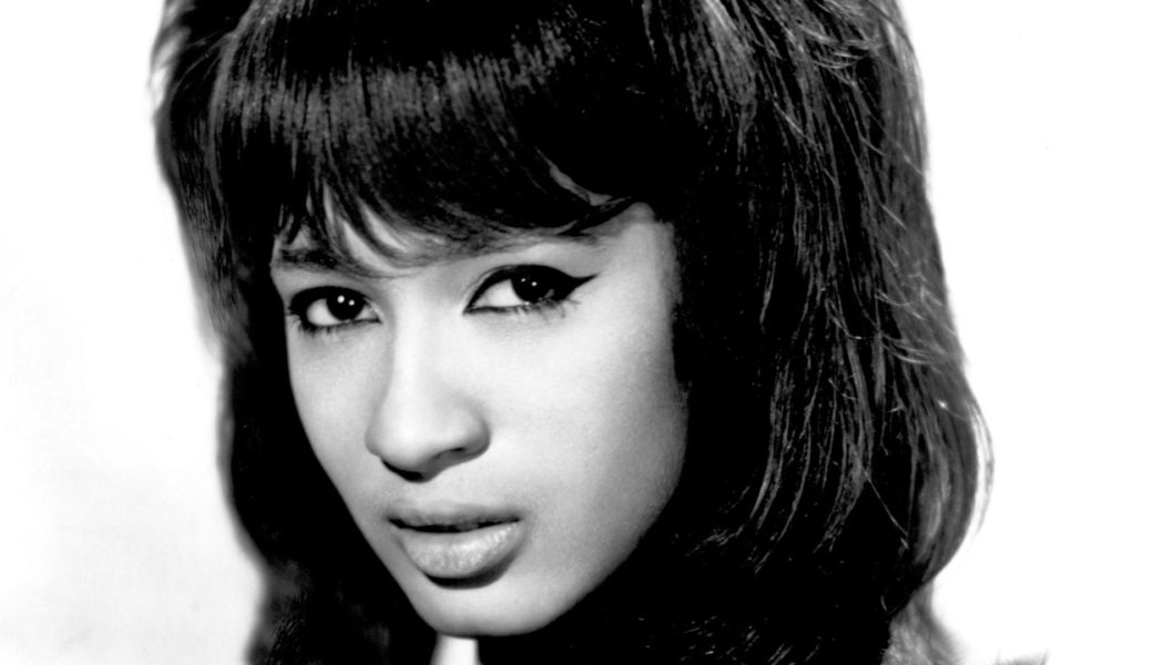 Ronnie Spector, 1960s Icon and Ronettes Leader, Dies at 78