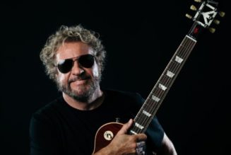 SAMMY HAGAR On His Las Vegas Residency: ‘I Can Stand Right In The Middle Of The Room’ And ‘It’s Awesome’