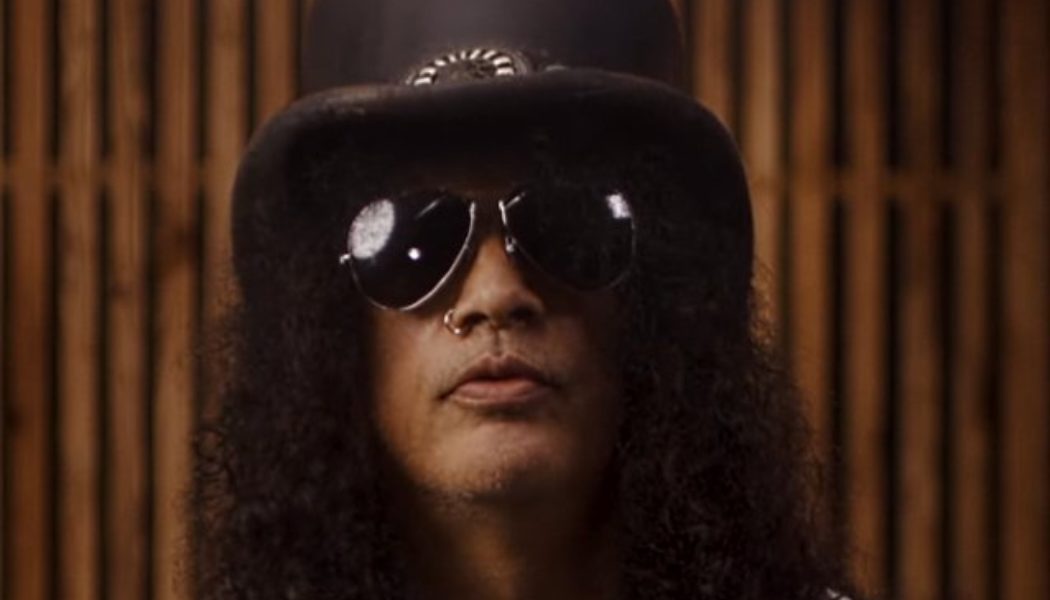 SLASH: ‘A Lot Of Different Issues’ Prevented IZZY STRADLIN From Taking Part In GUNS N’ ROSES Reunion