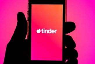 Tinder’s Upcoming “Swipe Party” Feature Lets You Invite Friends to Help You Swipe