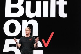 Verizon, AT&T reverse course and will delay 5G expansions for two weeks as the FAA requested