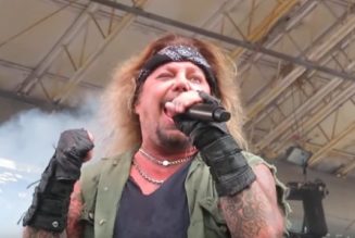 VINCE NEIL Schedules Solo Concert In Middle Of MÖTLEY CRÜE’s ‘The Stadium Tour’