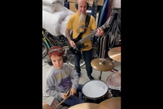 Watch ANTHRAX’s SCOTT IAN Play SEPULTURA’s ‘Roots Bloody Roots’ With His 10-Year-Old Son