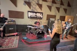 Watch DAVE MUSTAINE Perform MEGADETH Classics At This Month’s ‘Rock ‘N’ Roll Fantasy Camp’