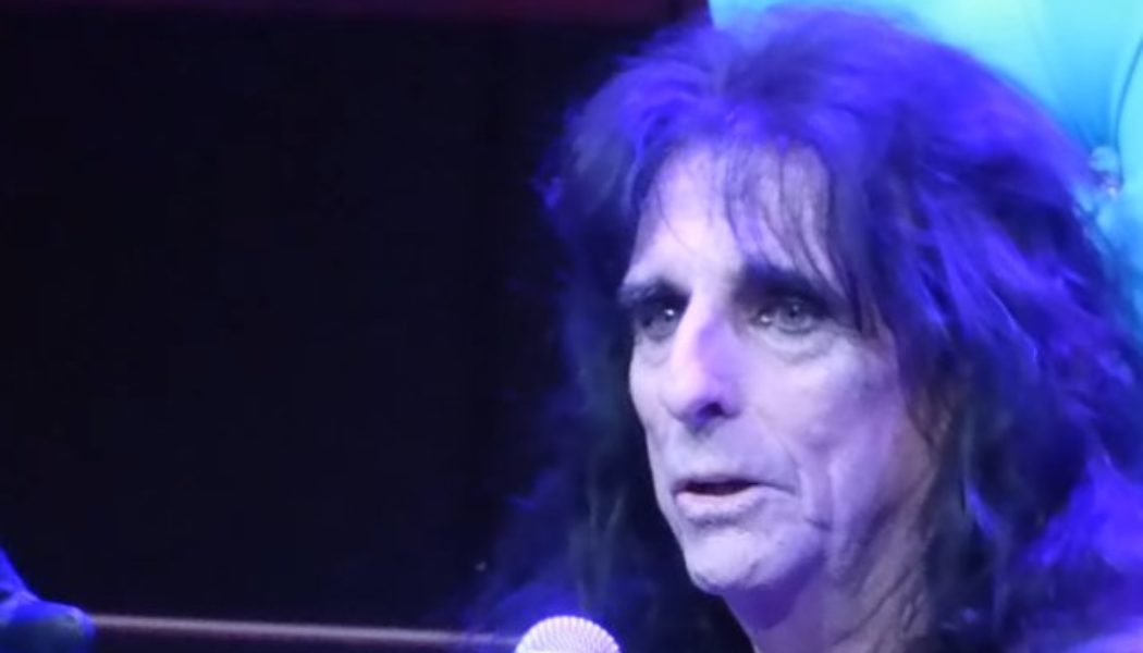 ALICE COOPER Answers Questions, Shares Stories Aboard This Year’s MONSTERS OF ROCK Cruise (Video)