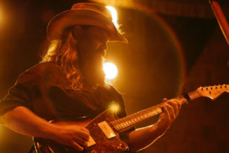 Chris Stapleton Adds to 2022 “All American Road Show” Tour
