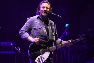 Eddie Vedder Responds to Nikki Sixx With Tommy Lee Jab