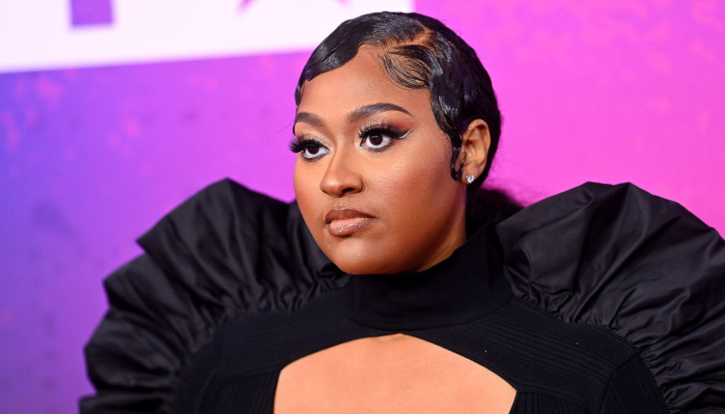Jazmine Sullivan Drops ‘Heaux Tales, Mo’Tales: The Deluxe’ & Twitter Reacts To “Issa’s Tale”