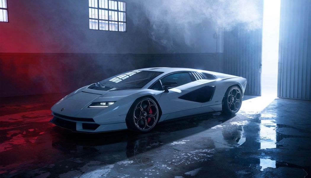 Lamborghini Hopes to Manufacture Combustion Engine Vehicles Beyond 2030