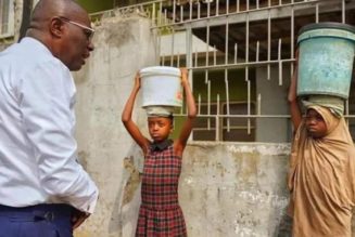 PHOTOS: Lagos Governor, Sanwo-Olu gave hope to two girls he met on his way to an official duty