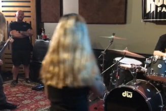 Watch DAVE MUSTAINE Perform MEGADETH’s ’99 Ways To Die’ At Last Month’s ‘Rock ‘N’ Roll Fantasy Camp’