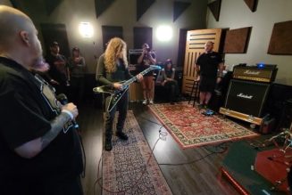 Watch DAVE MUSTAINE Perform MEGADETH’s ‘Holy Wars’ At Last Month’s ‘Rock ‘N’ Roll Fantasy Camp’