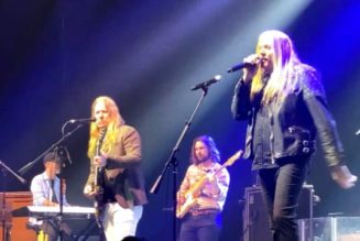 Watch: SEBASTIAN BACH Covers THE ALLMAN BROTHERS BAND’s ‘Midnight Rider’ With THE ALLMAN BETTS BAND In Las Vegas